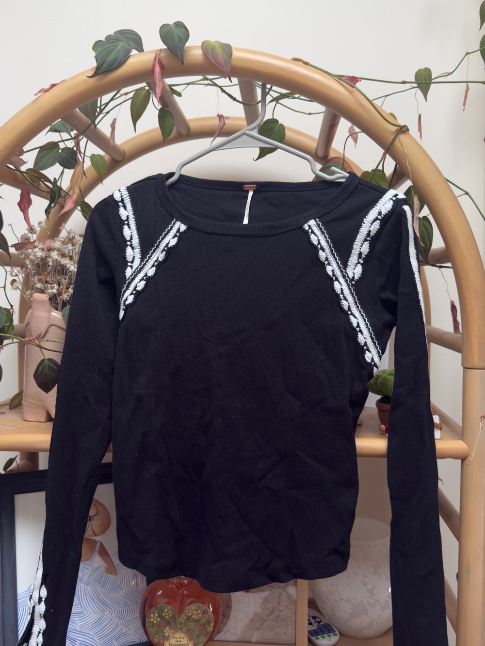 Free People Black Long-Sleeve Ribbed Top with White Trim Detailing size small - Picture 5 of 6